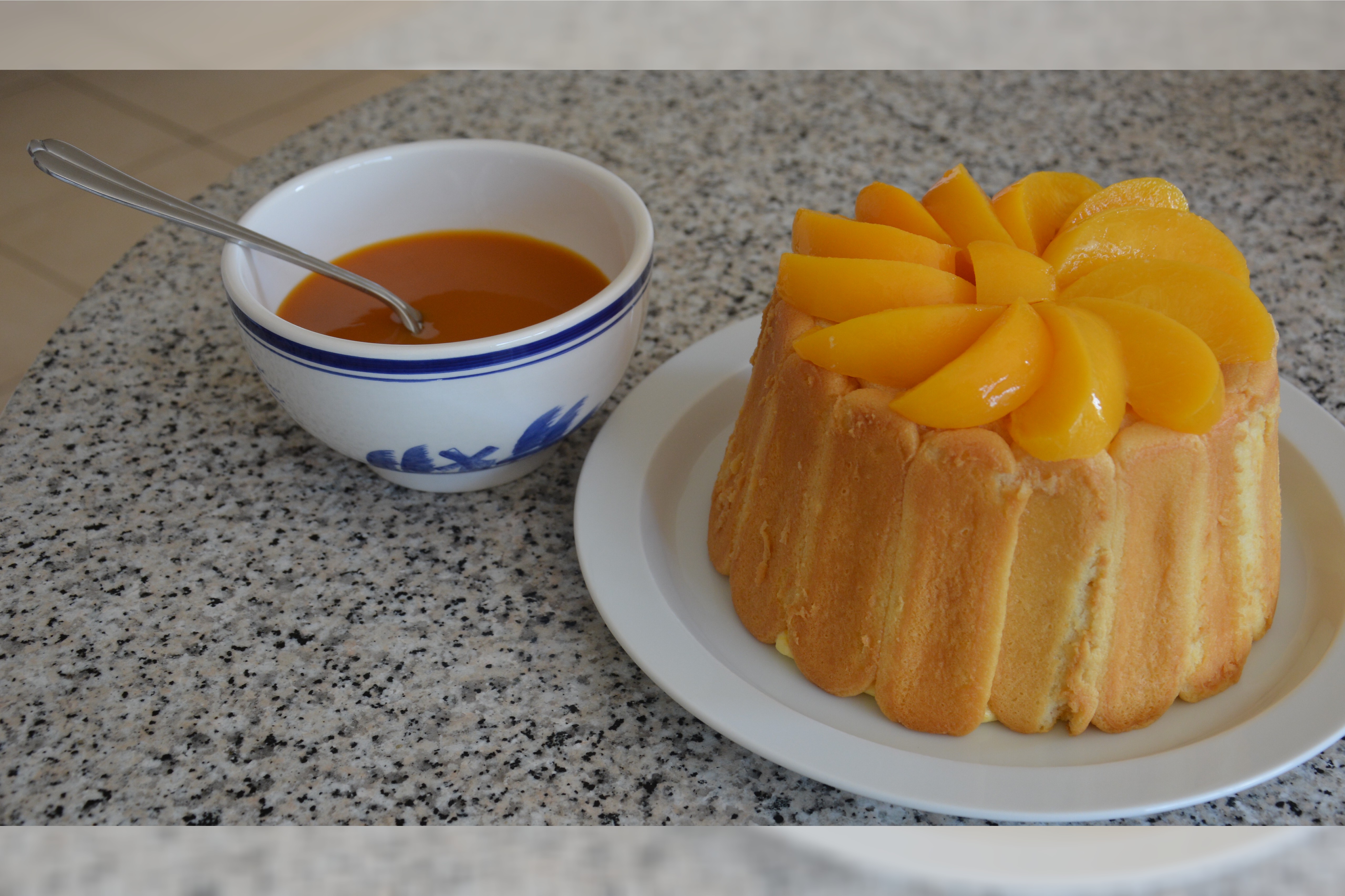 image de Charlotte aux pêches