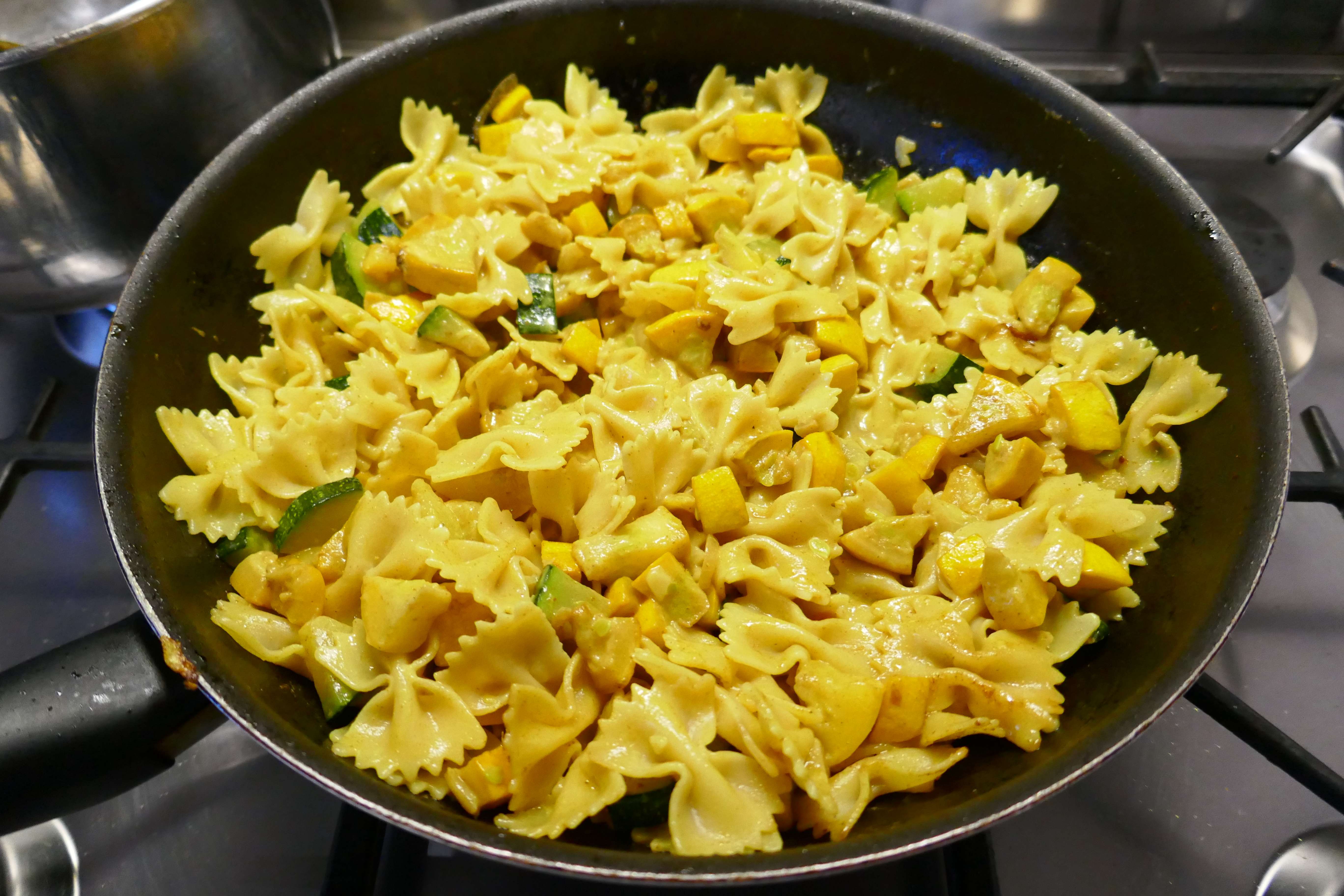 image de Pâtes aux courgettes et curry